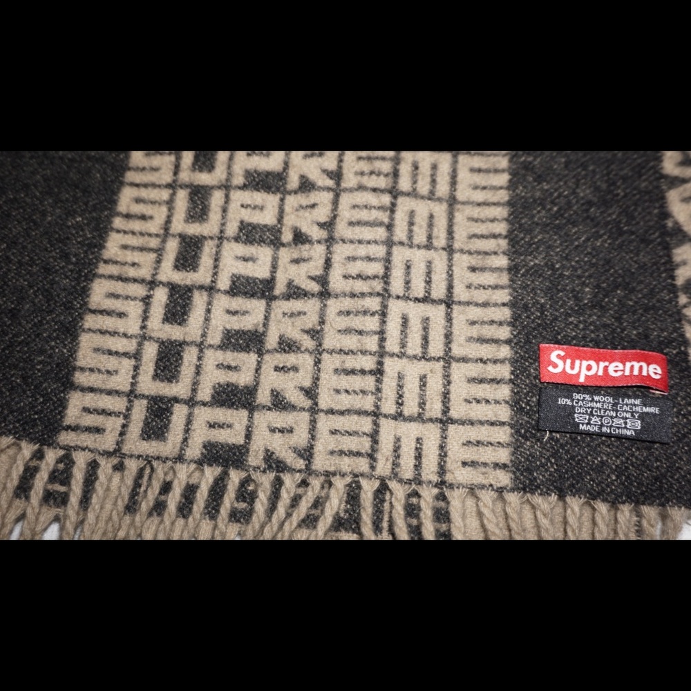 Supreme logo repeat scarf